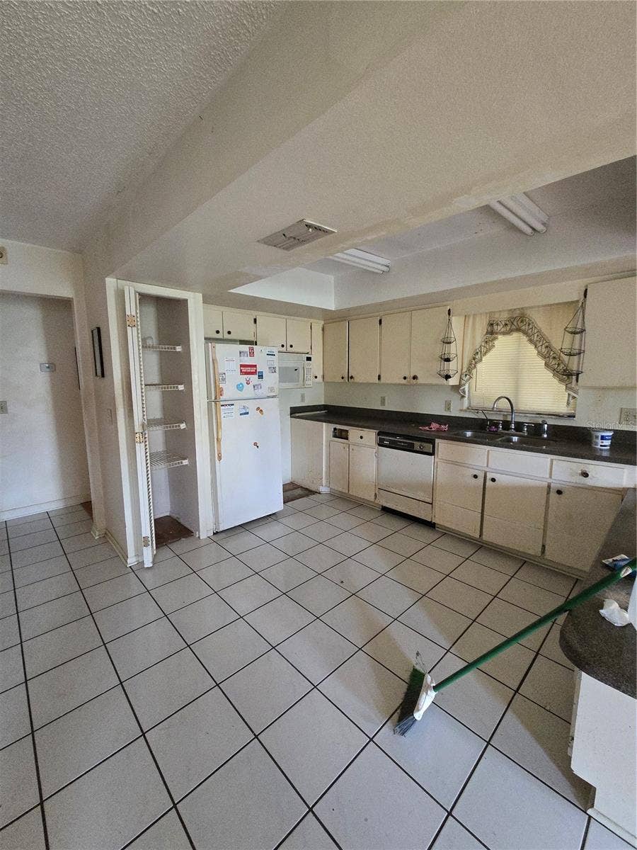1406 MEADOW DRIVE NE, Winter Haven, FL 33881 1406 MEADOW DRIVE NE, Winter Haven, FL 33881