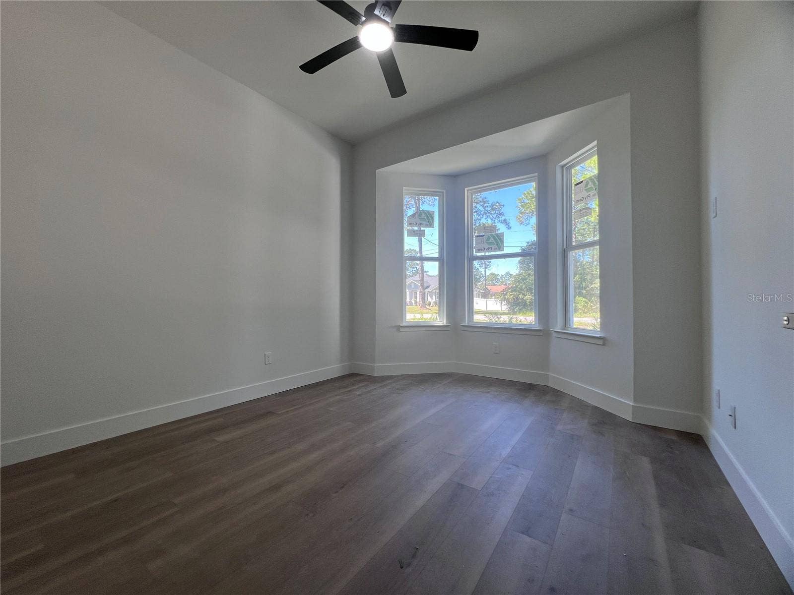 Front bedroom/office