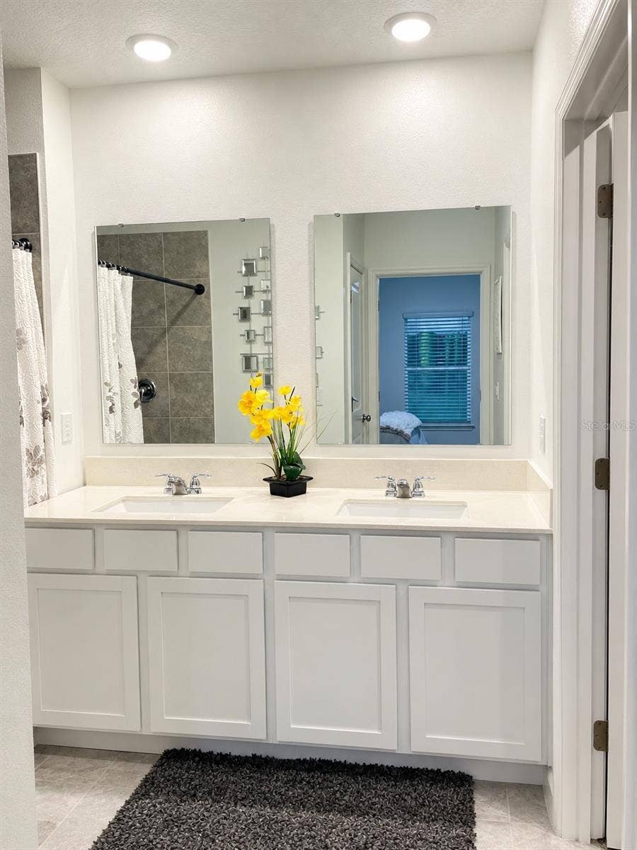 Primary Bathroom Quartz Vanity w/ 2 Sinks