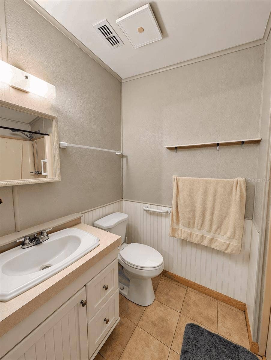 6066 SE SOUTHERN OAKS DRIVE, Winter Haven, FL 33884 En-Suite Bathroom