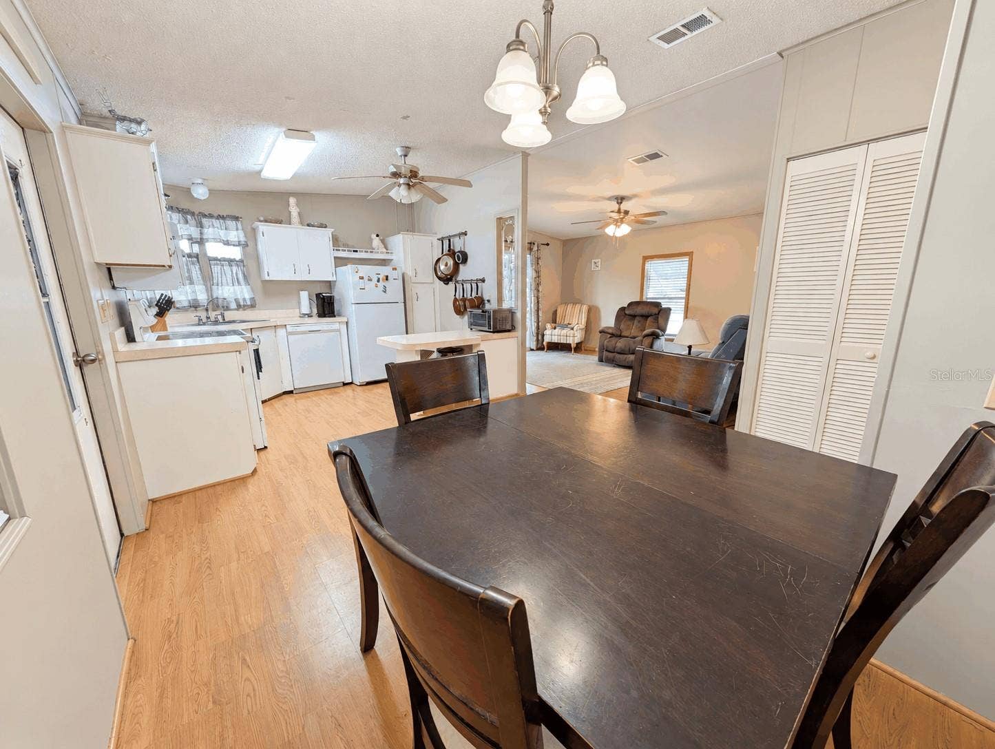 6066 SE SOUTHERN OAKS DRIVE, Winter Haven, FL 33884 Dining Room facing kitchen