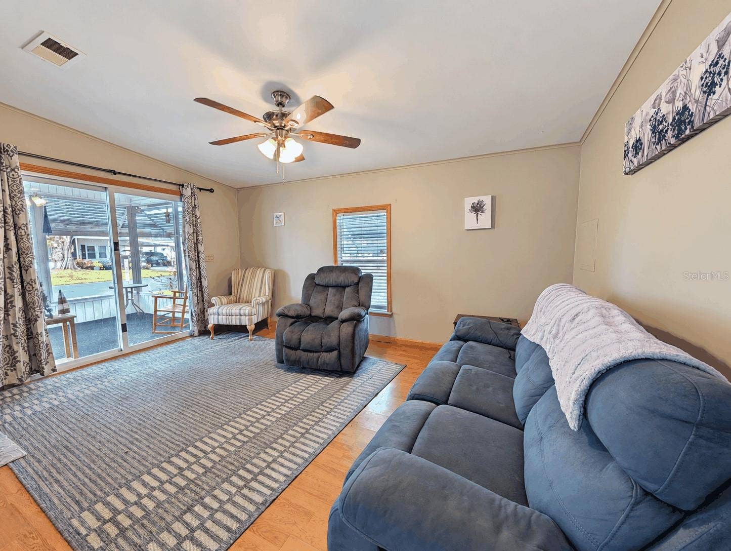 6066 SE SOUTHERN OAKS DRIVE, Winter Haven, FL 33884 Living Room
