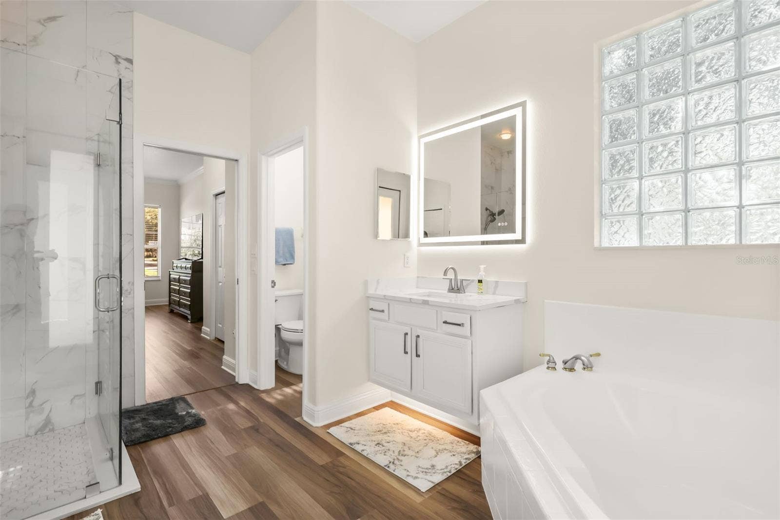 Primary Bedroom En-Suite