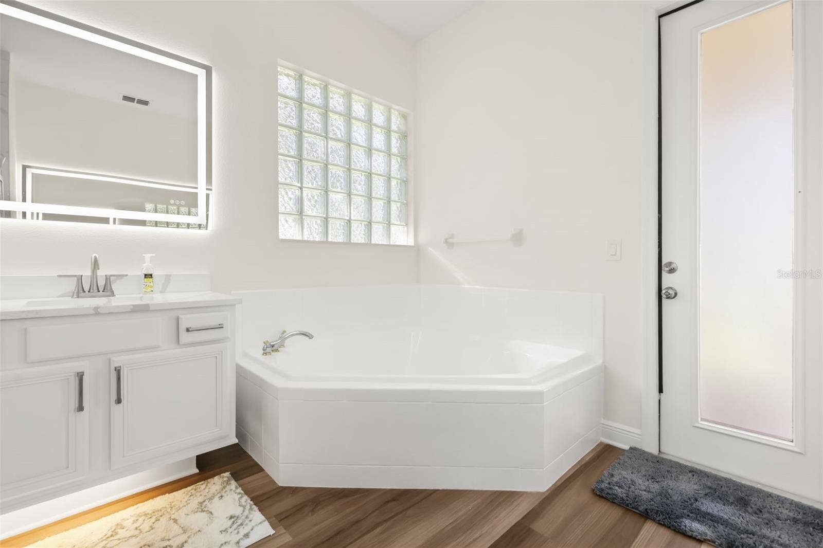 Primary Bedroom En-Suite