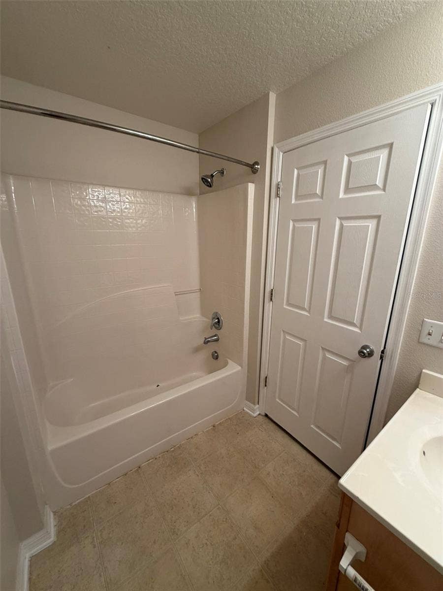 upstairs hall bath