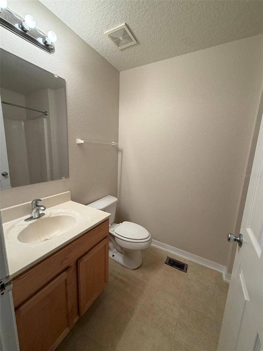 upstairs hall bath