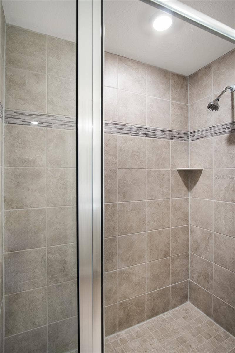 1075 TROPEA LANE, Auburndale, FL 33823 Primary Bathroom