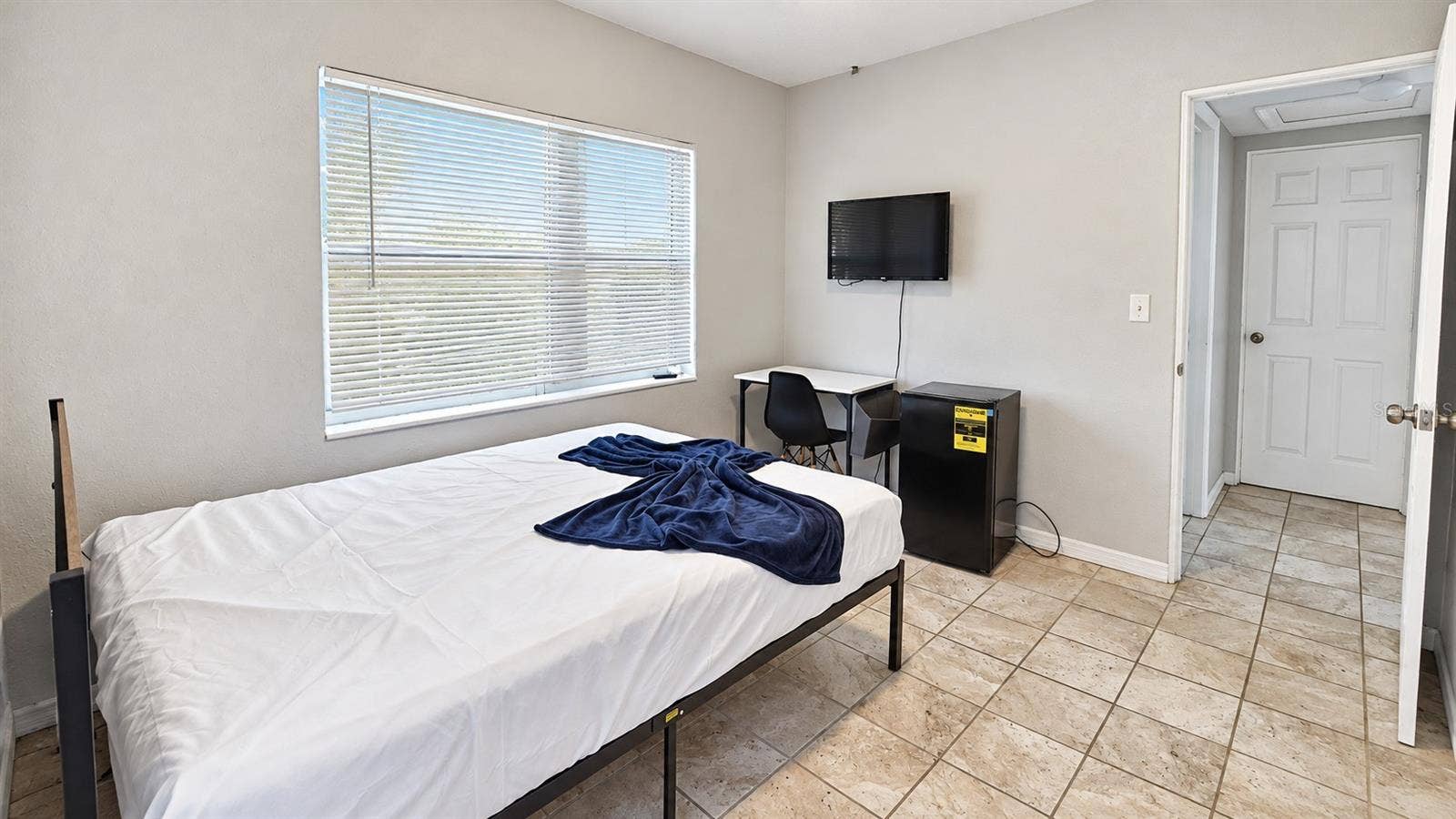 703 AVENUE L SE, Winter Haven, FL 33880 703 AVENUE L SE, Winter Haven, FL 33880