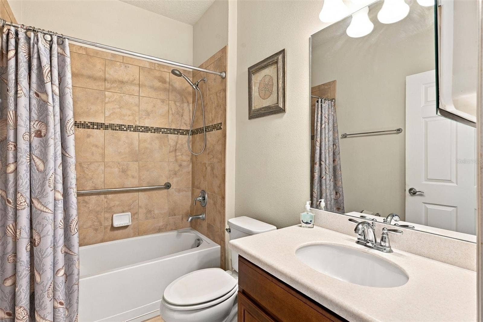 536 GRANDE DRIVE, Davenport, FL 33837 Guest Bathroom- 1st floor
