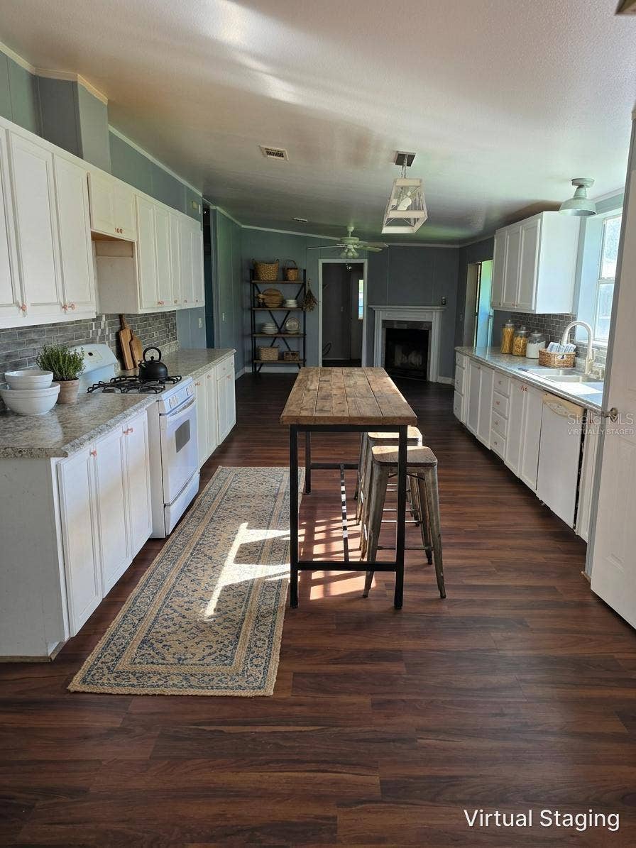 1504 WALDRUP ROAD, Lakeland, FL 33810 Kitchen Virtually Staged