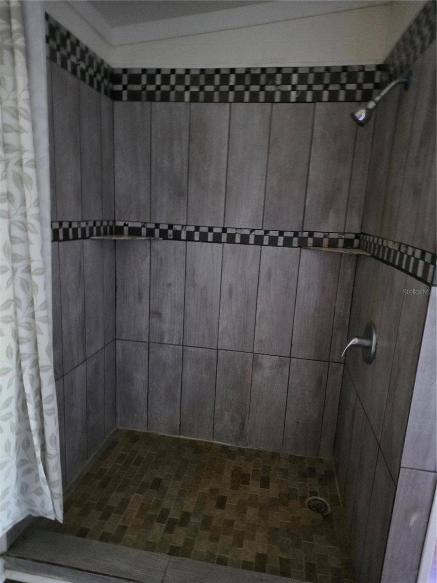 1504 WALDRUP ROAD, Lakeland, FL 33810 En suite shower