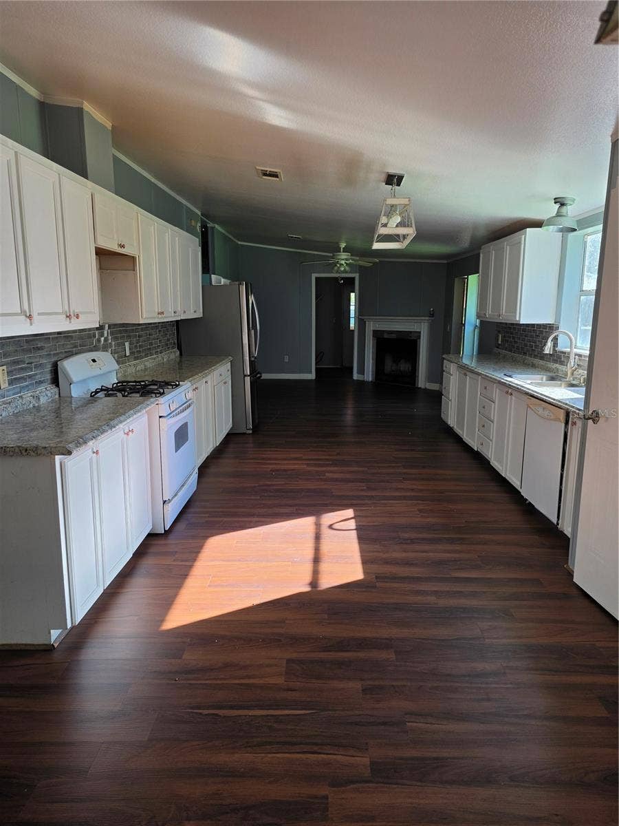 1504 WALDRUP ROAD, Lakeland, FL 33810 Kitchen