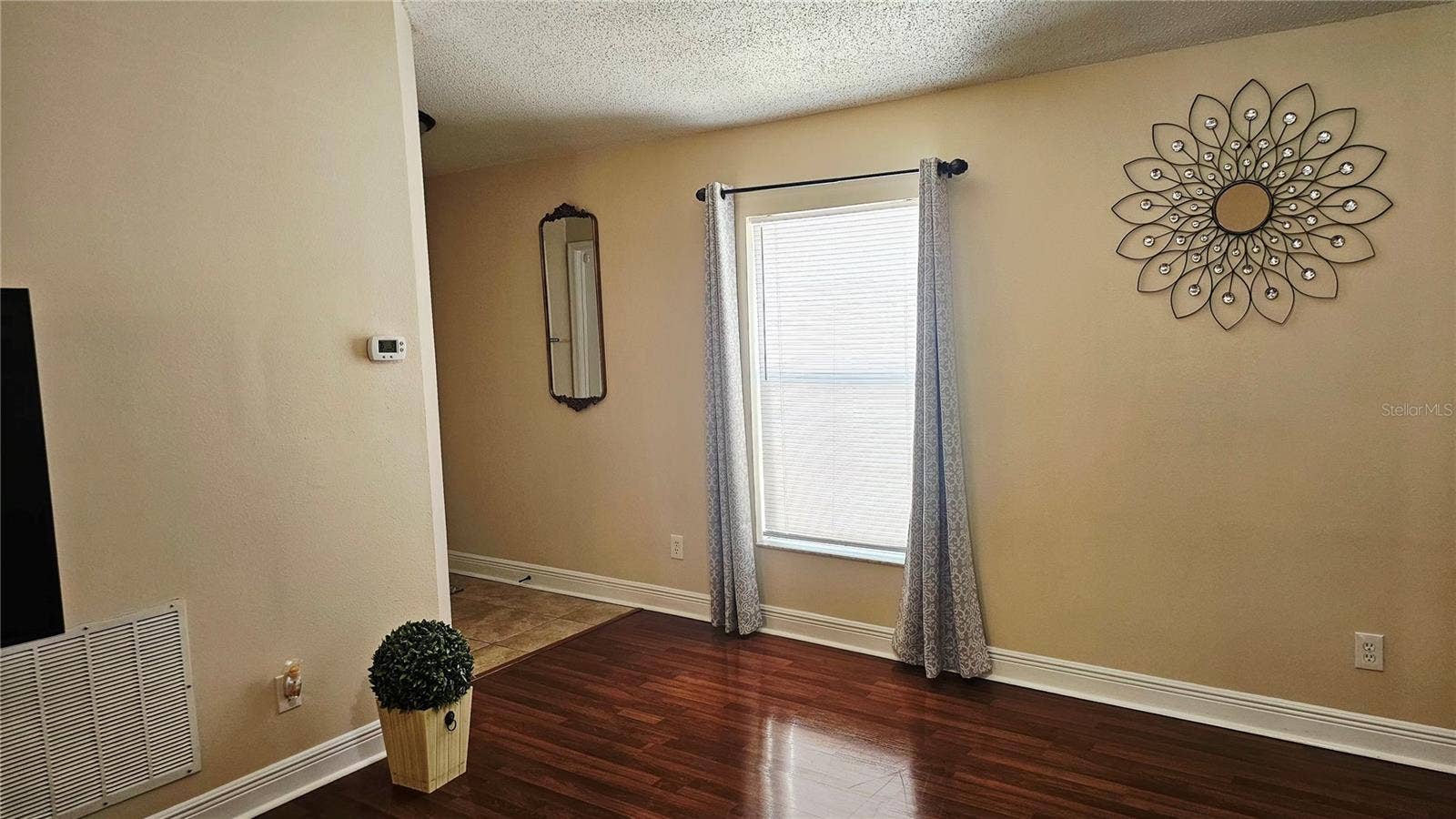 8632 FOLEY DRIVE, Orlando, FL 32825 LV Vaulted Ceilings & Decorative Shelving