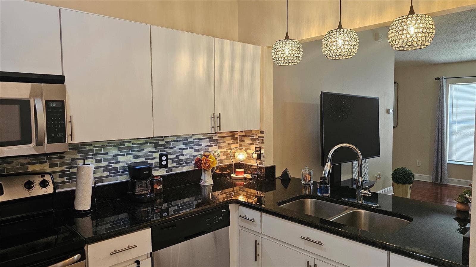 8632 FOLEY DRIVE, Orlando, FL 32825 Kitchen & Decorative Lighting