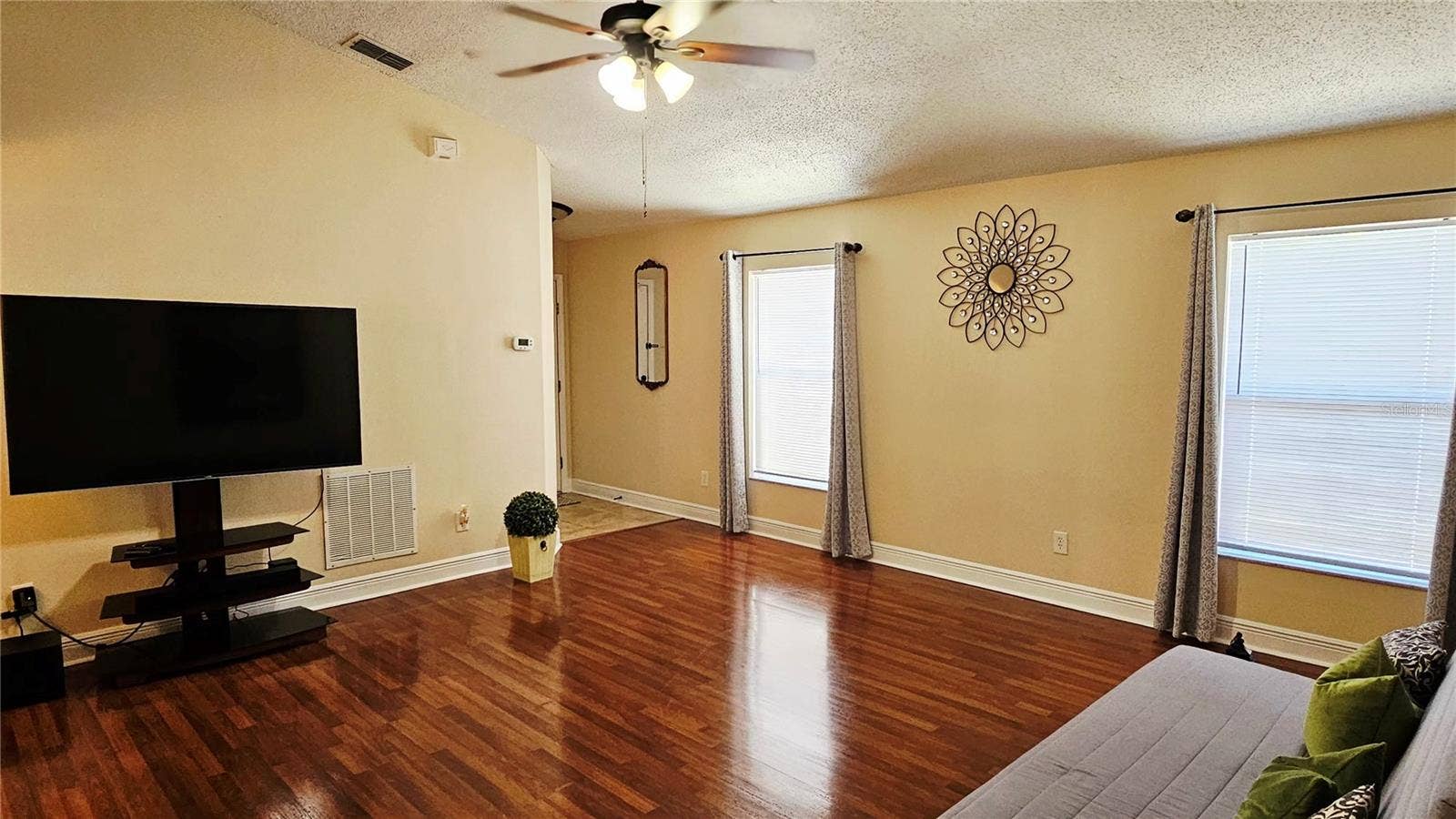 8632 FOLEY DRIVE, Orlando, FL 32825 Living Room W/Vaulted Ceilings