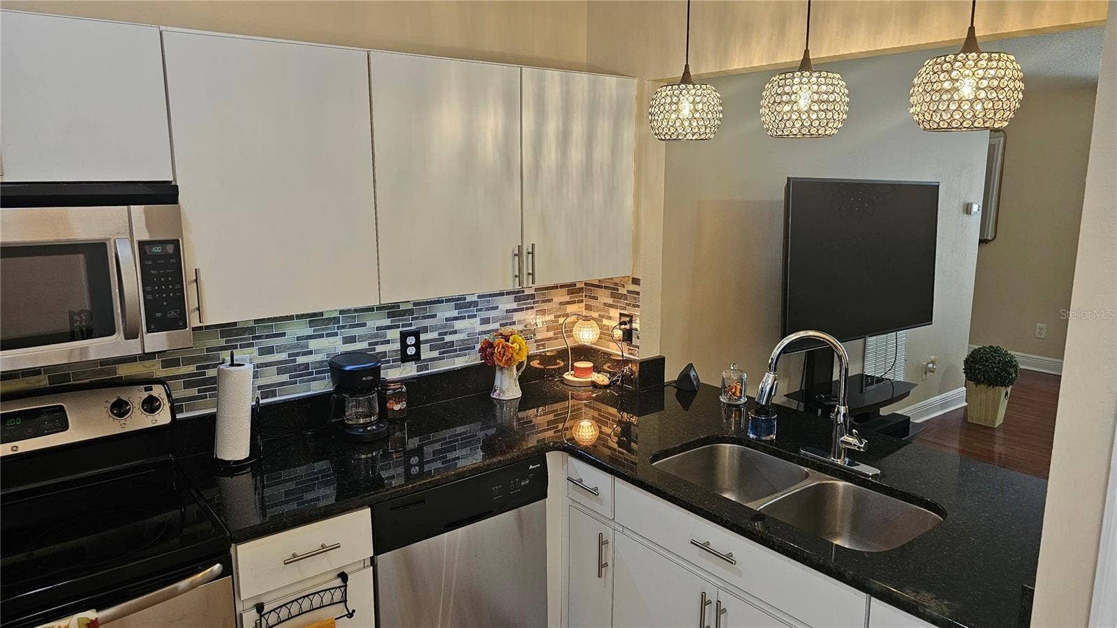 8632 FOLEY DRIVE, Orlando, FL 32825 Kitchen w/Living Room 'Vew