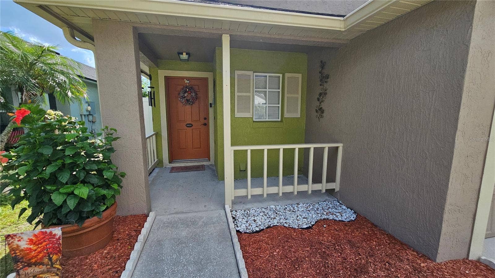 8632 FOLEY DRIVE, Orlando, FL 32825 Inviting Front Entry