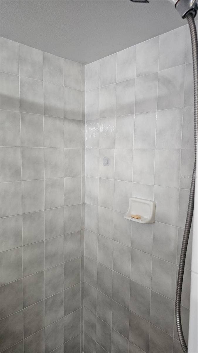 8632 FOLEY DRIVE, Orlando, FL 32825 Primary Bath-Dual Sinks, Garden Tub &Shower