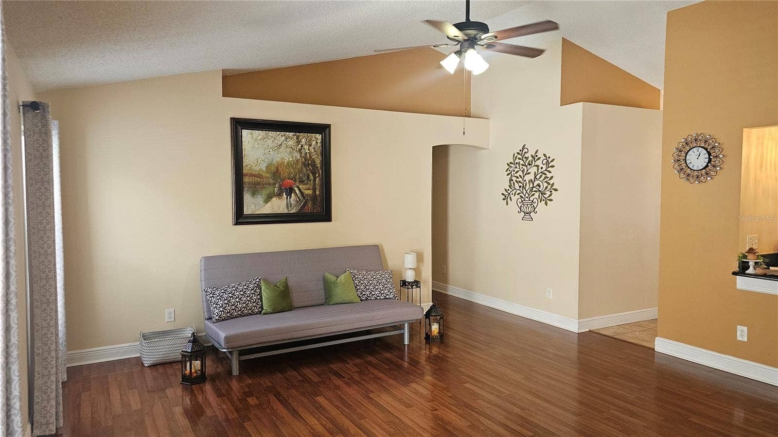 8632 FOLEY DRIVE, Orlando, FL 32825 LV Vaulted Ceilings & Decorative Shelving