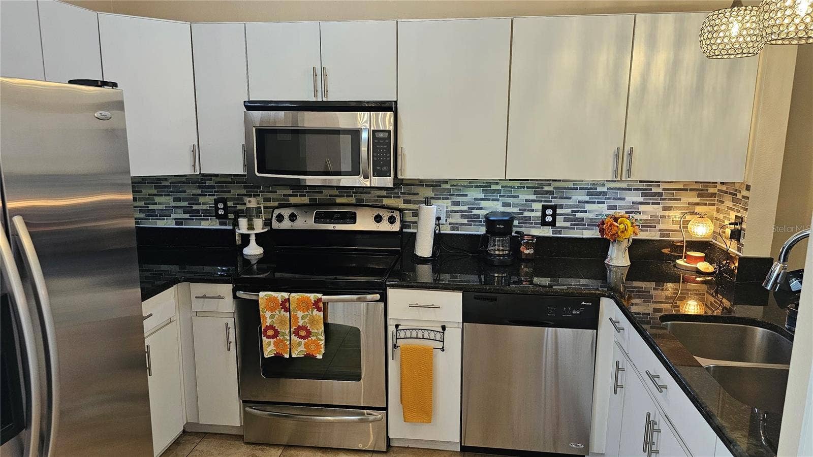 8632 FOLEY DRIVE, Orlando, FL 32825 Spacious Kitchen Overview