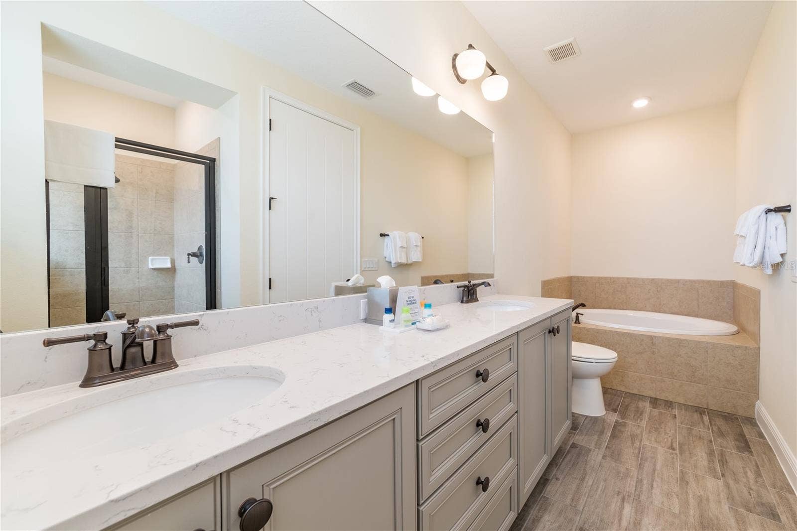 8045 SURF STREET, Kissimmee, FL 34747 8045 SURF STREET, Kissimmee, FL 34747