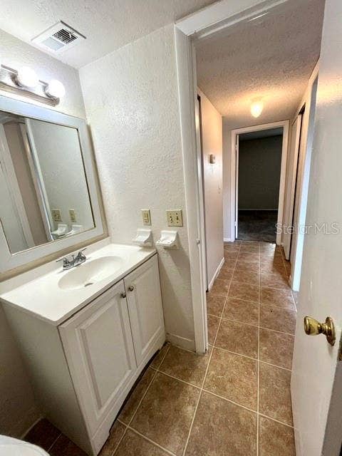 5325 CURRY FORD ROAD, #B205, Orlando, FL 32812 Bathroom - view to hallway
