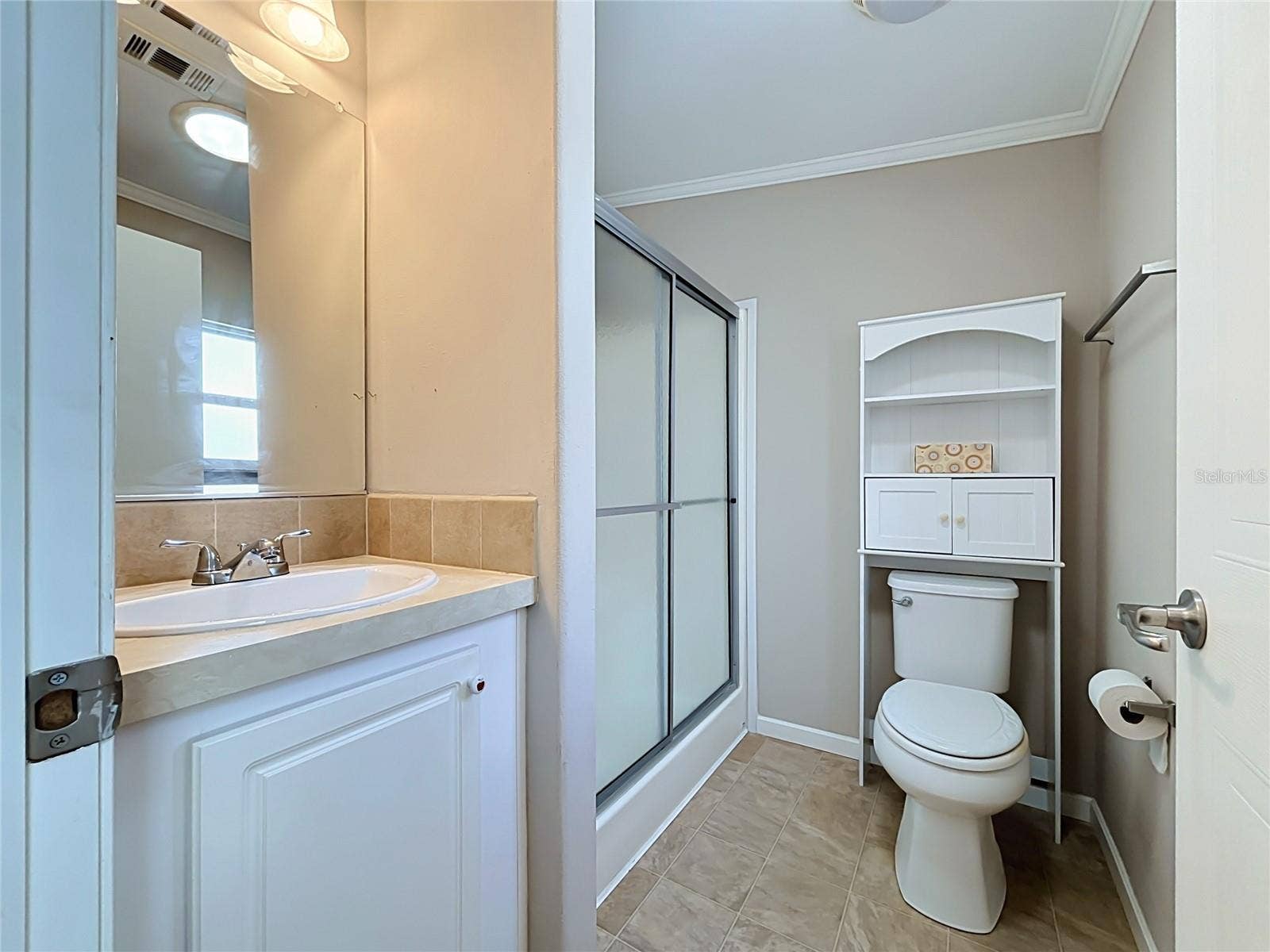 9000 US HIGHWAY 192, #181, Clermont, FL 34714 Primary bathroom has walk-in shower and skylight tube allowing natural light to pass through