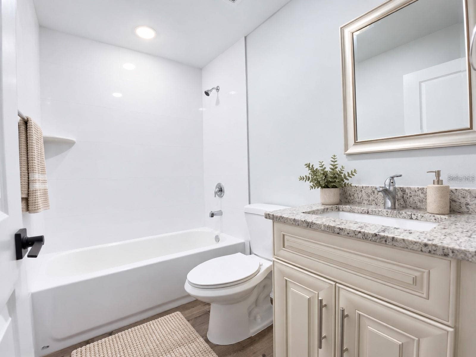 1130 CENTRAL PARKWAY, Deland, FL 32724 Virtually staged