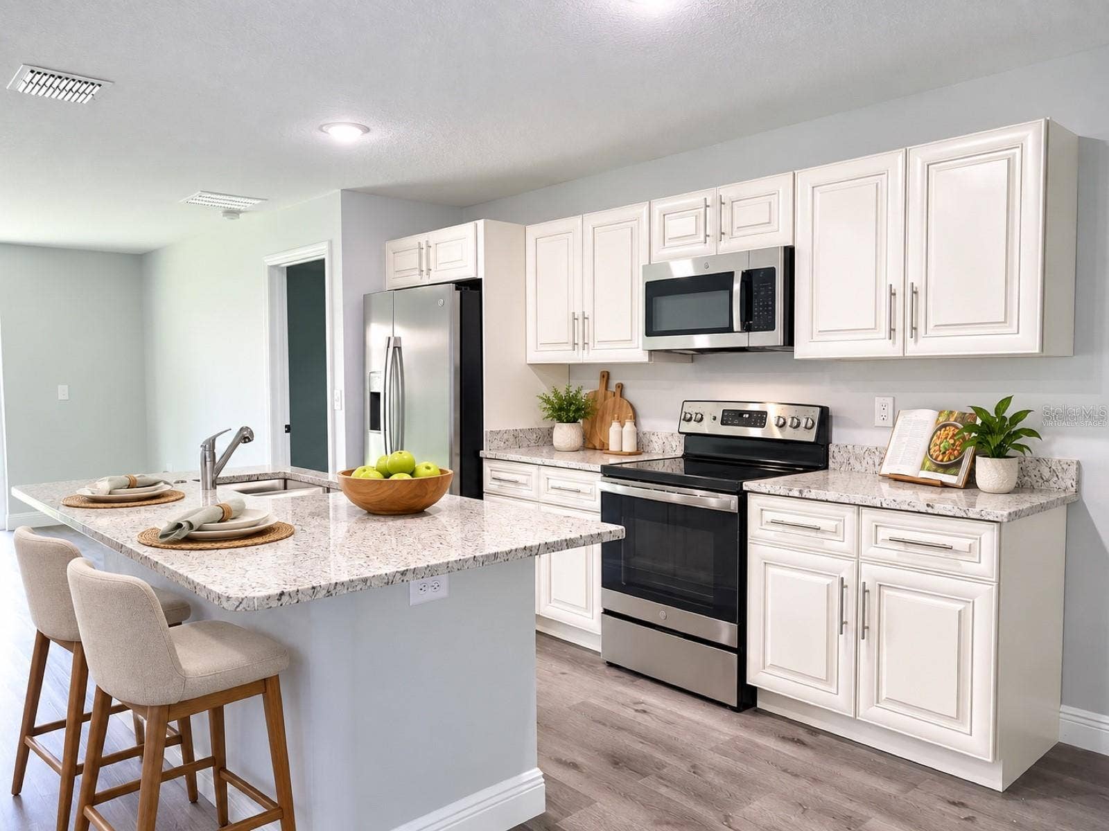 1130 CENTRAL PARKWAY, Deland, FL 32724 Virtually staged