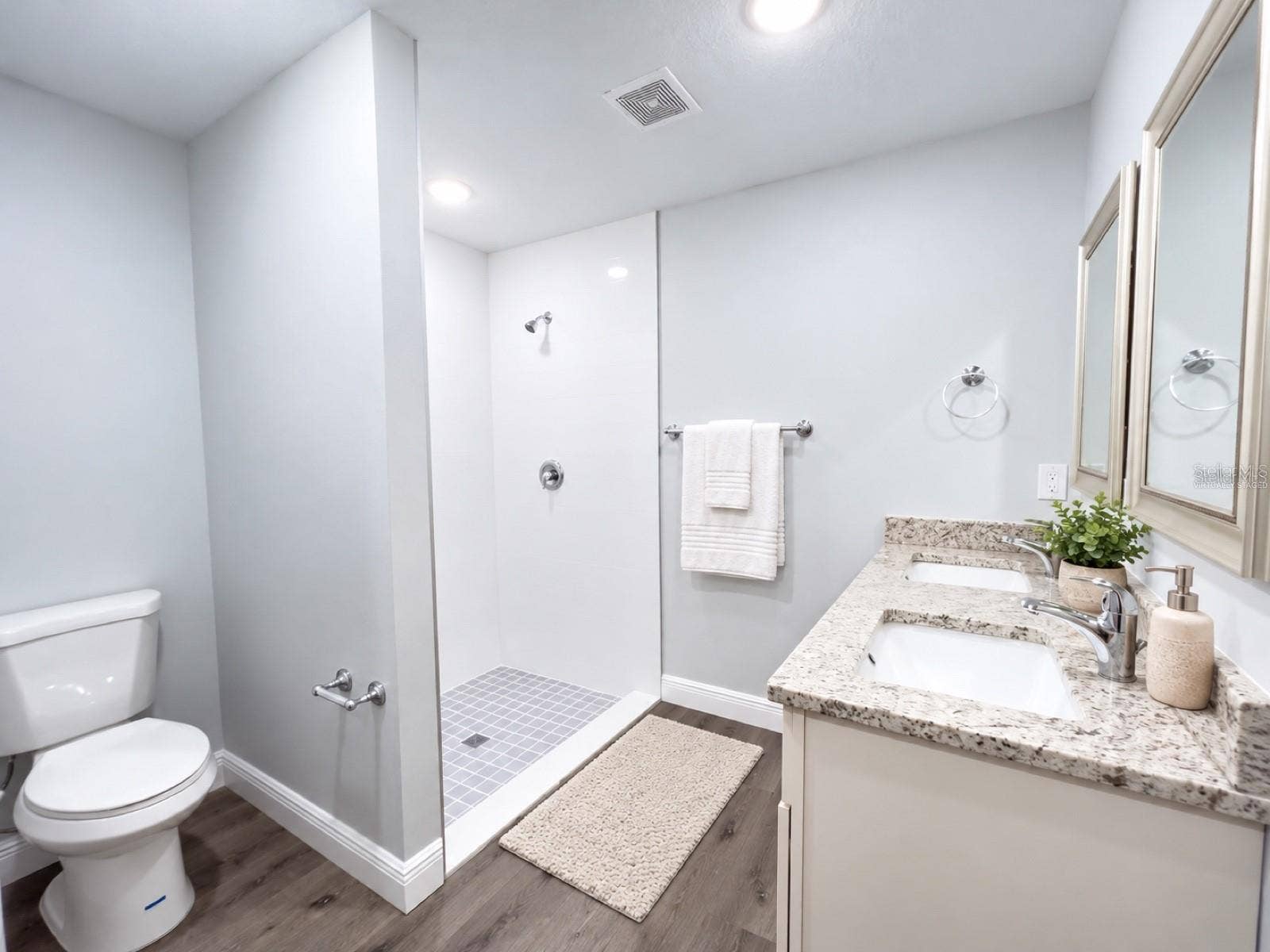 1130 CENTRAL PARKWAY, Deland, FL 32724 Virtually staged