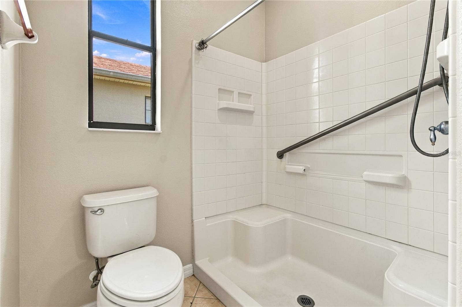 864 GRAND CANAL DR, Poinciana, FL 34759 Walk-in Shower