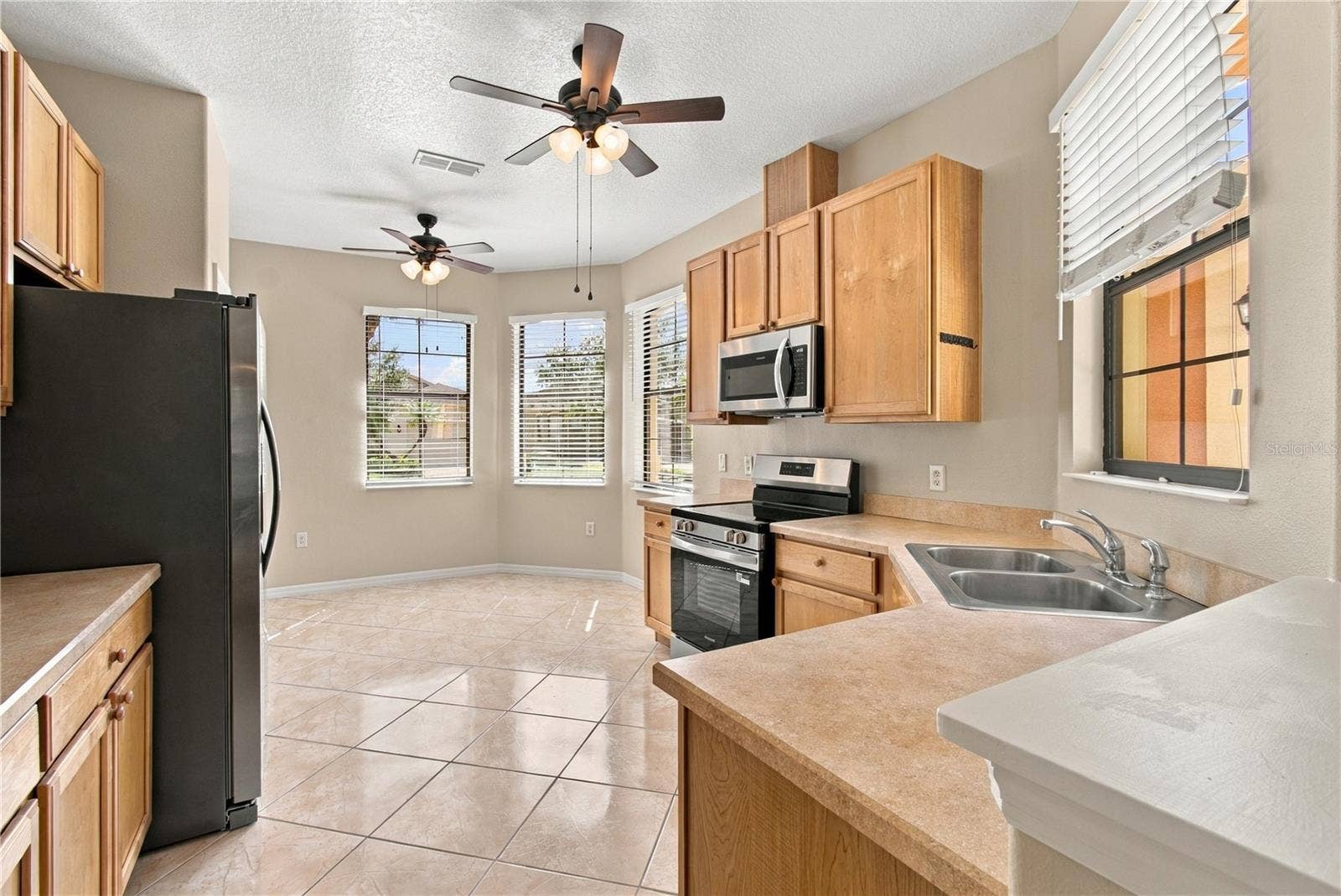 864 GRAND CANAL DR, Poinciana, FL 34759 Spacious Kitchen