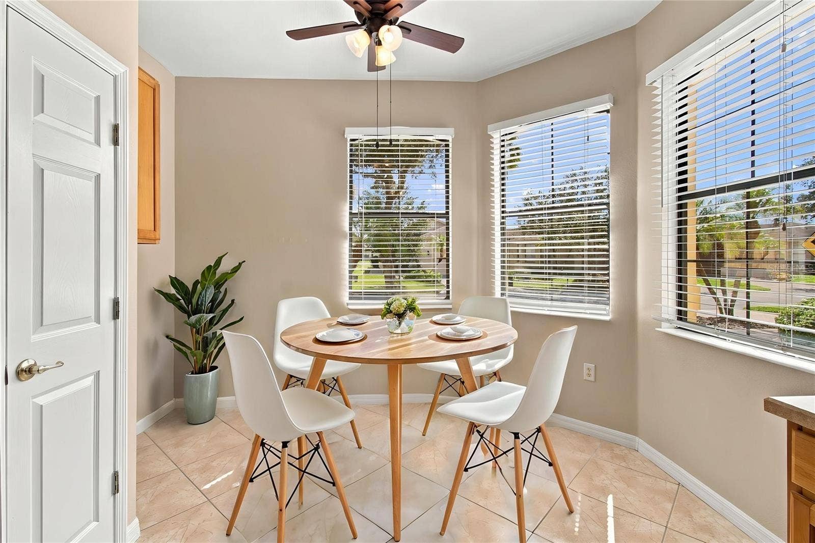 864 GRAND CANAL DR, Poinciana, FL 34759 Virtually Staged Eat-in Nook