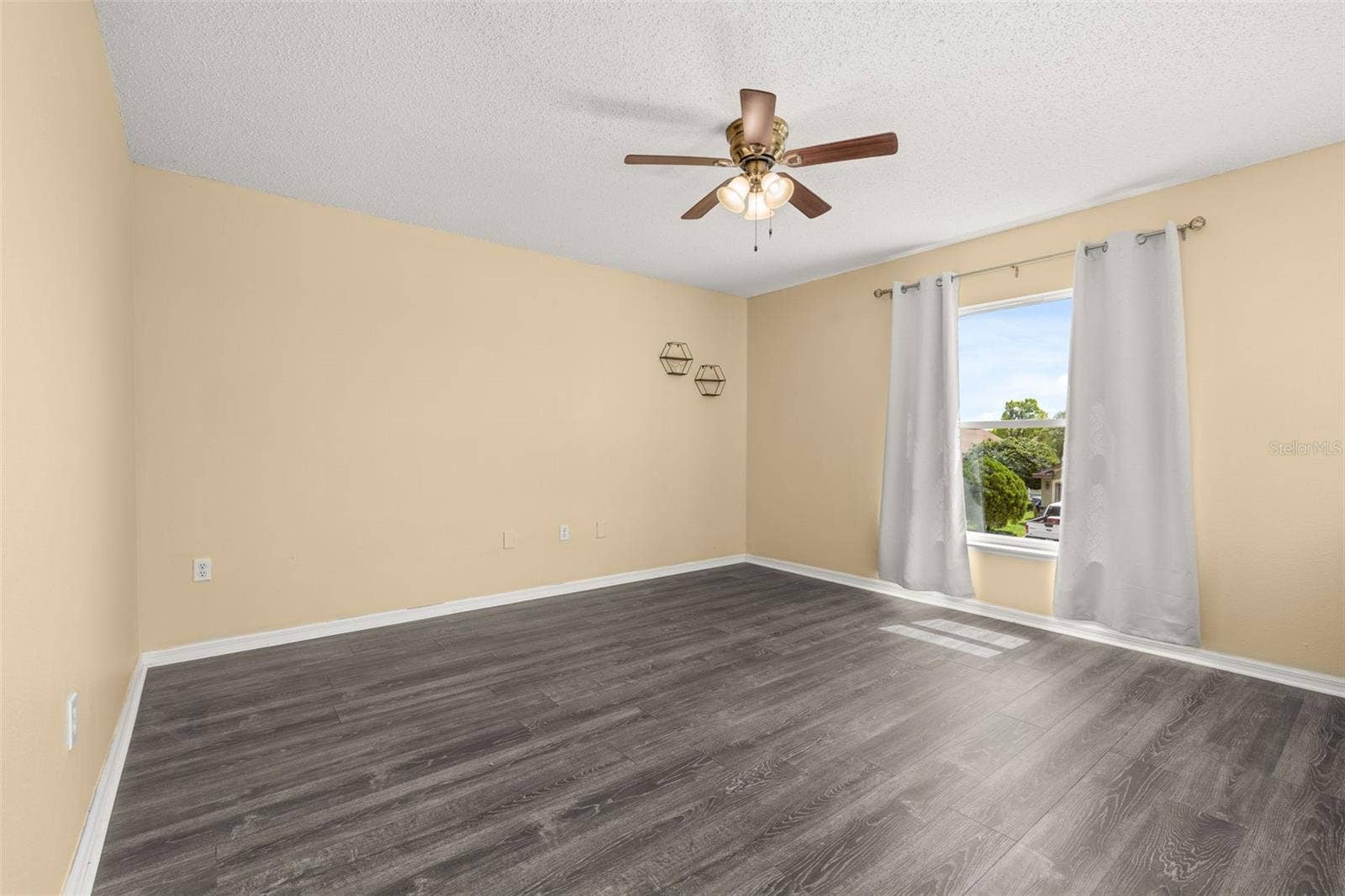 5253 SUNSET CANYON DRIVE, Kissimmee, FL 34758 5253 SUNSET CANYON DRIVE, Kissimmee, FL 34758