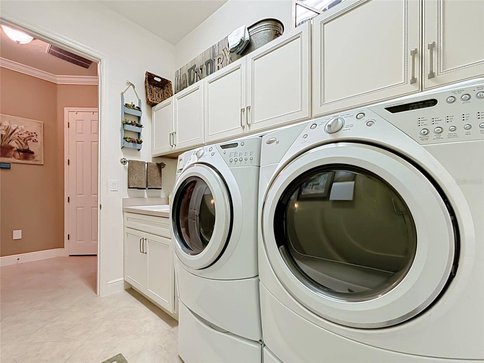 265 INDIAN WELLS AVENUE, Poinciana, FL 34759 Laundry Room