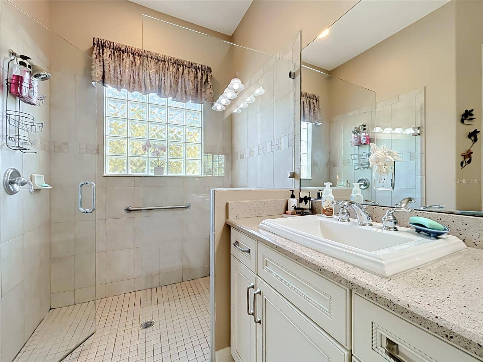265 INDIAN WELLS AVENUE, Poinciana, FL 34759 Large Walk In Closet w Organizer