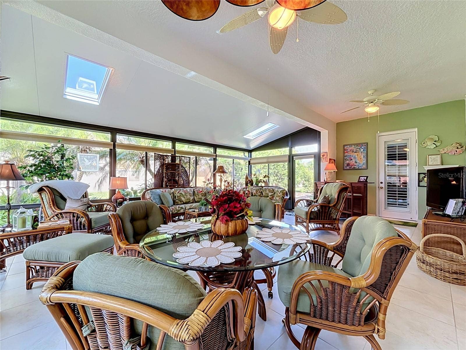 265 INDIAN WELLS AVENUE, Poinciana, FL 34759 Tile Floor