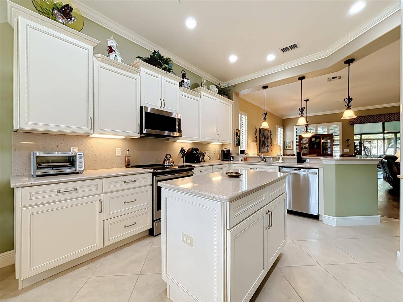 265 INDIAN WELLS AVENUE, Poinciana, FL 34759 Spacious Kitchen: Quartz Counters