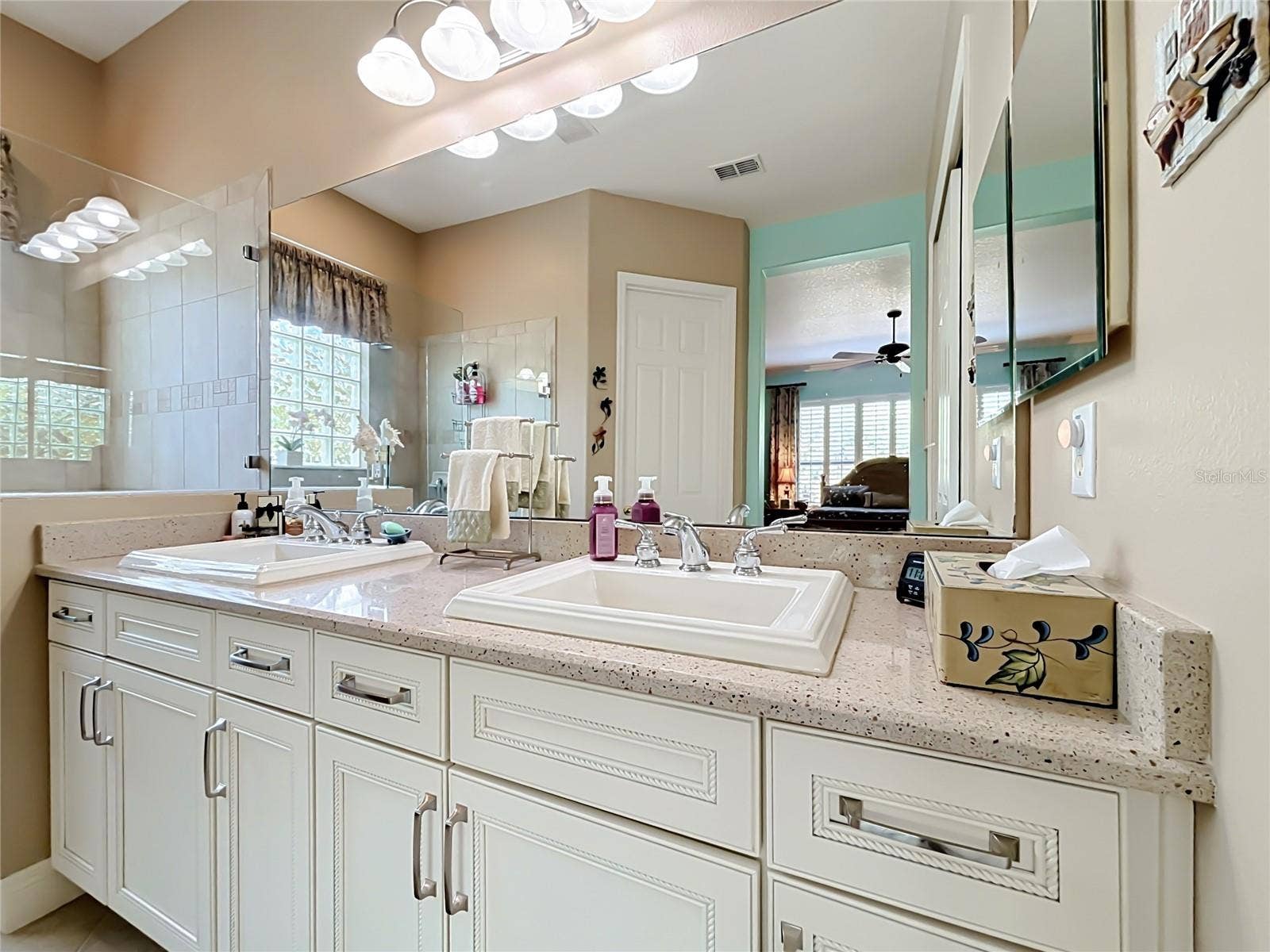 265 INDIAN WELLS AVENUE, Poinciana, FL 34759 Quartz Counters & Dual Sinks