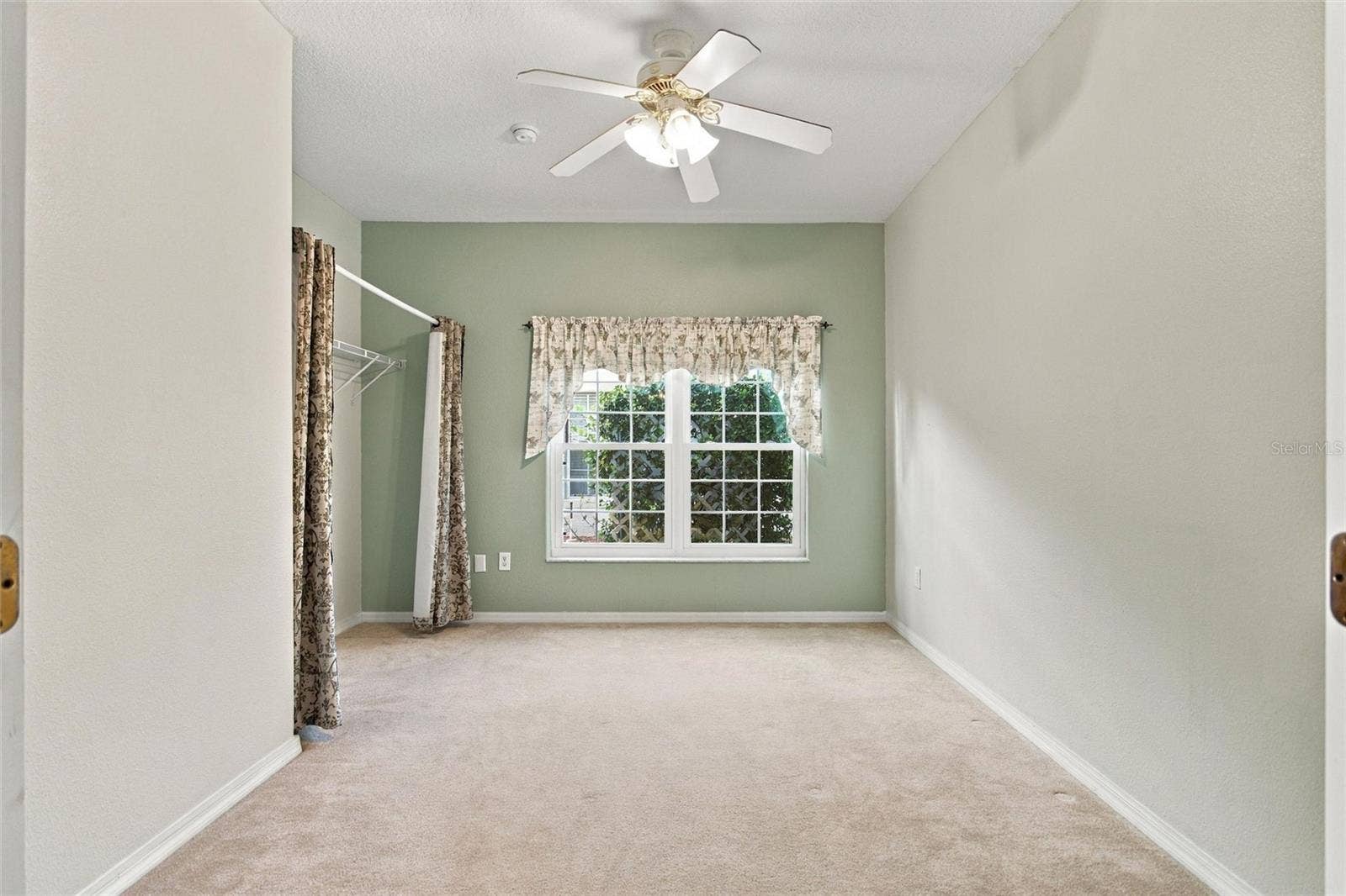 Double hung replacement windows
