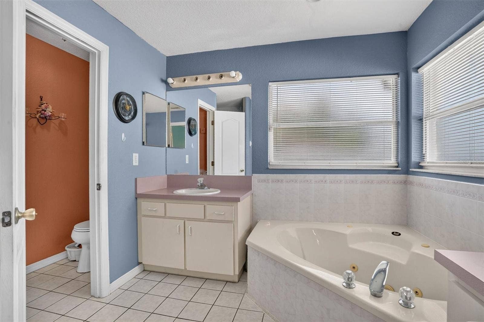 11 YORK COURT, Kissimmee, FL 34758 11 YORK COURT, Kissimmee, FL 34758