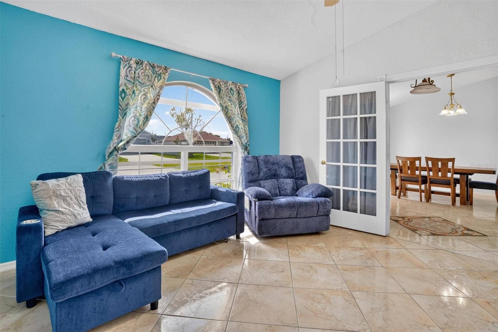 11 YORK COURT, Kissimmee, FL 34758 11 YORK COURT, Kissimmee, FL 34758