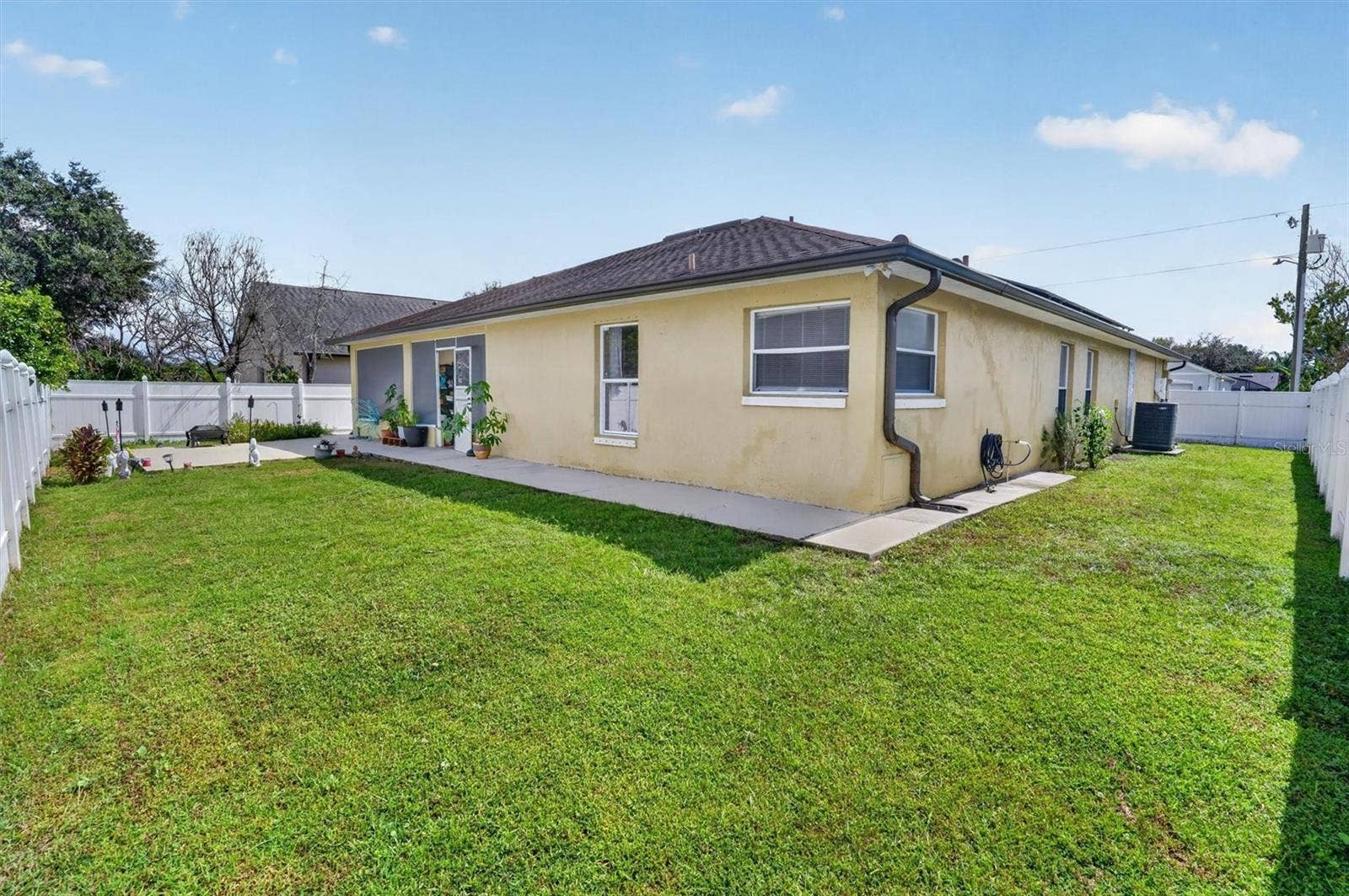 11 YORK COURT, Kissimmee, FL 34758 11 YORK COURT, Kissimmee, FL 34758