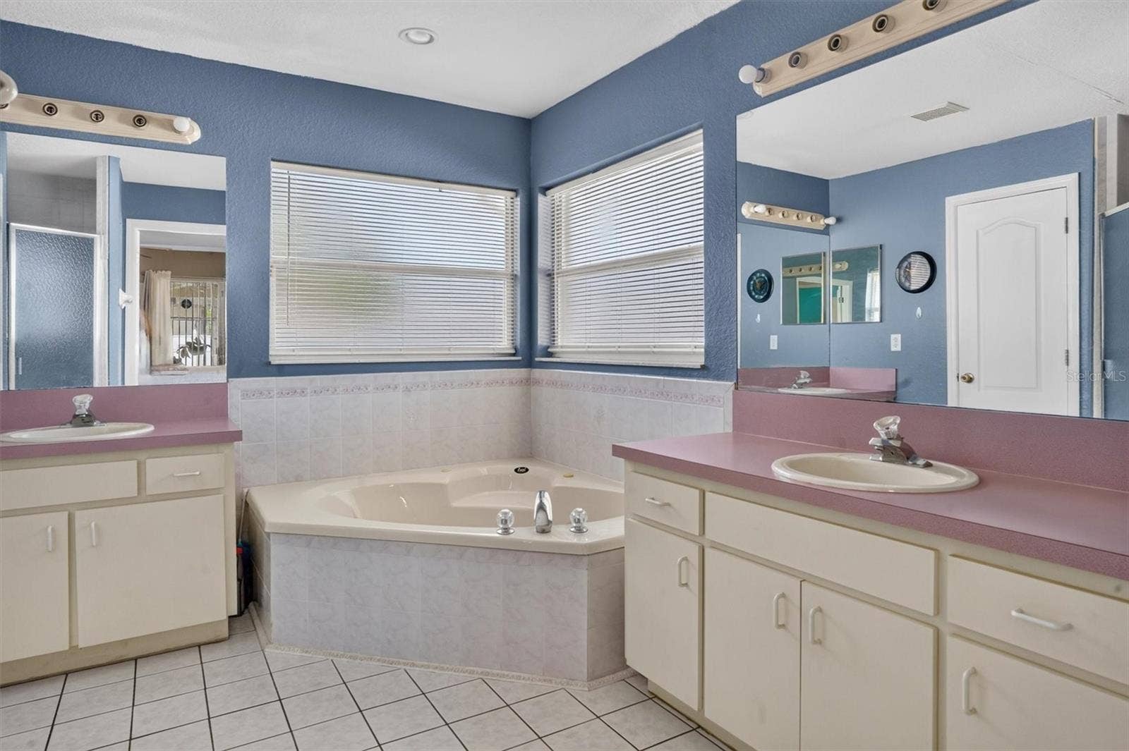 11 YORK COURT, Kissimmee, FL 34758 11 YORK COURT, Kissimmee, FL 34758
