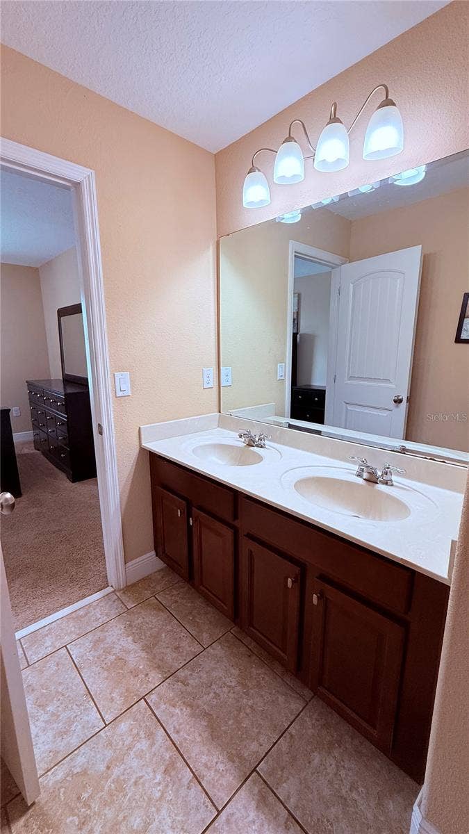 5377 OAKBOURNE AVENUE, Davenport, FL 33837 5377 OAKBOURNE AVENUE, Davenport, FL 33837