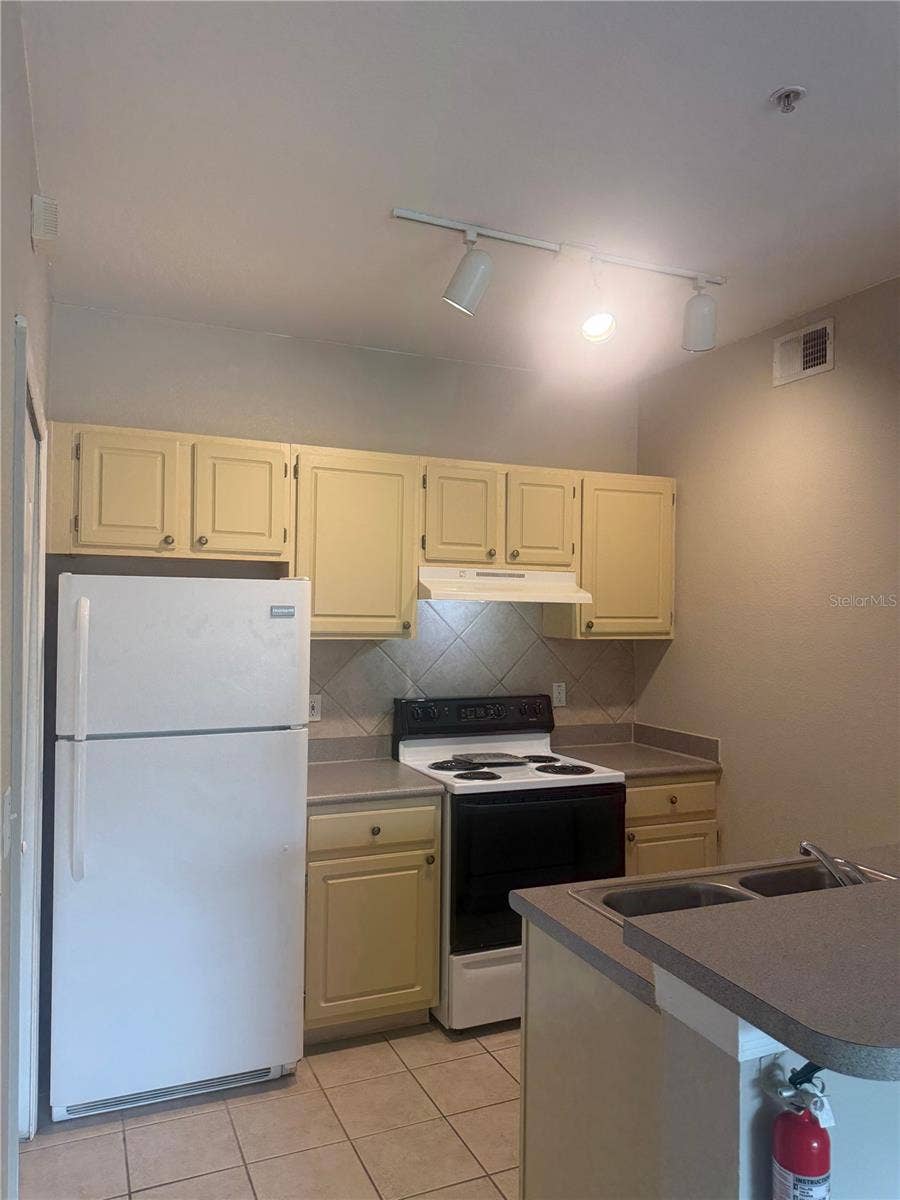 8927 LEGACY COURT, #20-201, Kissimmee, FL 34747 8927 LEGACY COURT, #20-201, Kissimmee, FL 34747