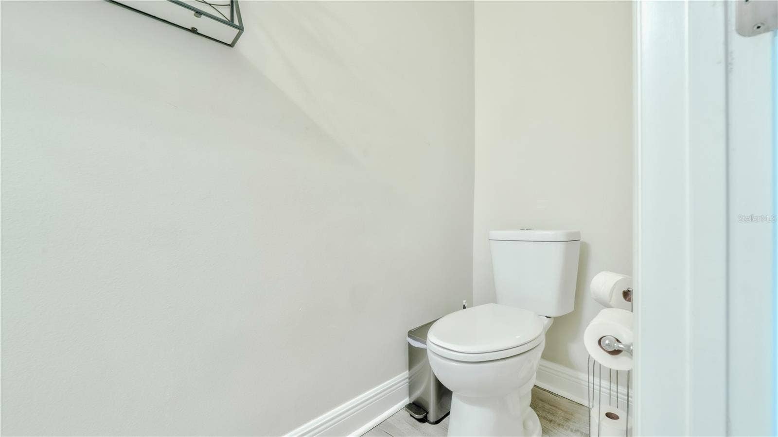 2161 FLORIDA SOAPBERRY BOULEVARD, Orlando, FL 32828 Guest Bathroom