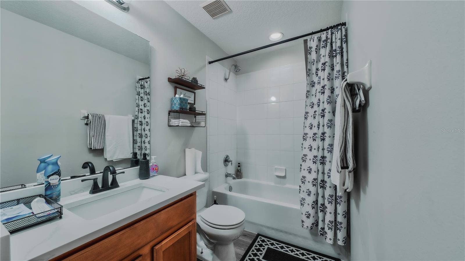2161 FLORIDA SOAPBERRY BOULEVARD, Orlando, FL 32828 2nd Floor Bathroom