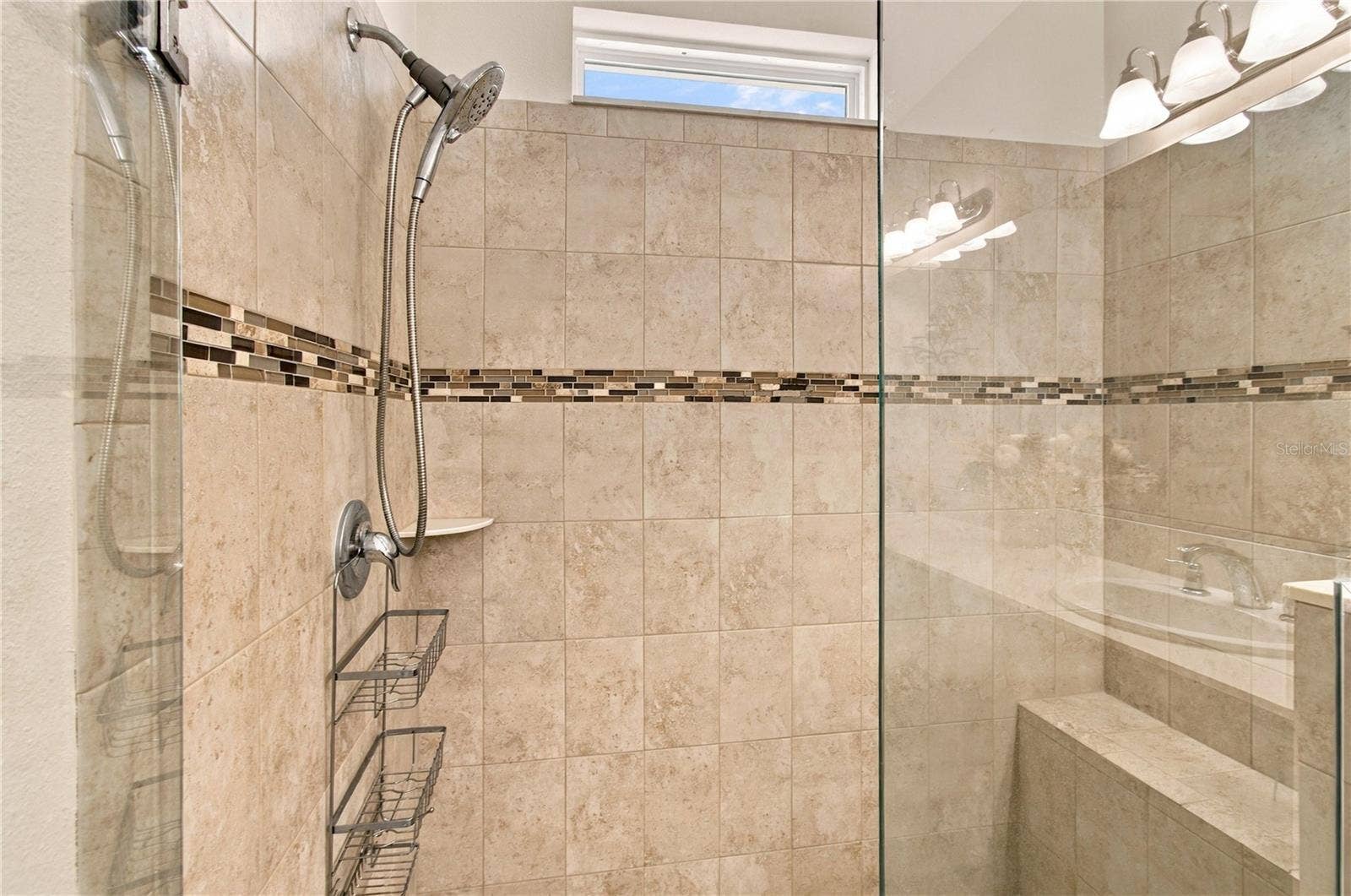 814 SHADY CANYON WAY, Poinciana, FL 34759 GLASS WALK-IN SHOWER