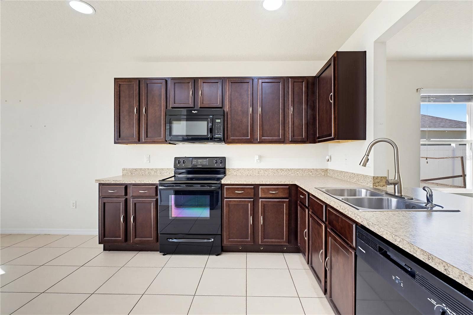 1085 BRENTON MANOR DRIVE, Winter Haven, FL 33881 Kitchen